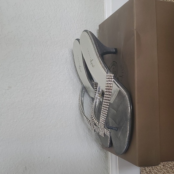 J. Renee Lux Pewter Rhinestone Women's Heals sz 9, PROM! - Picture 3 of 3